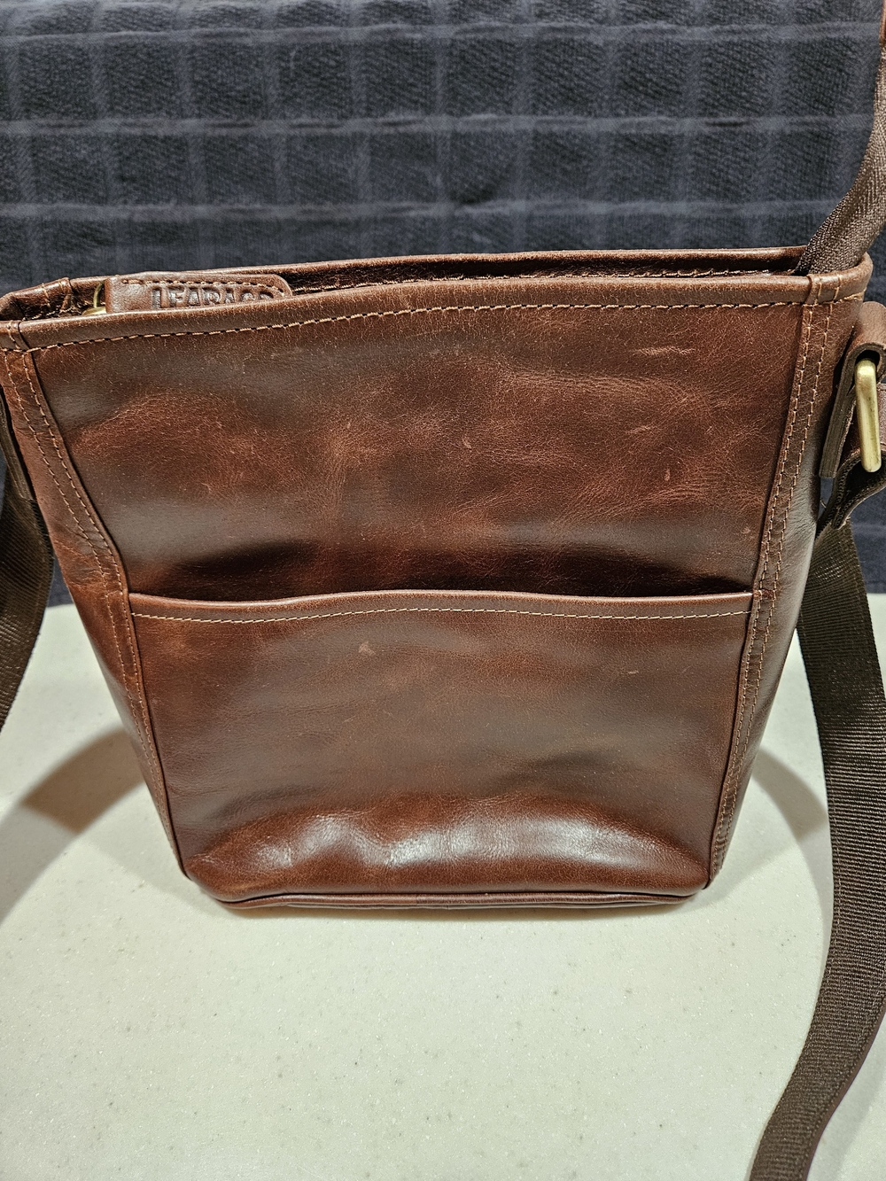 Leabag Unisex Detroit Shoulder Bag